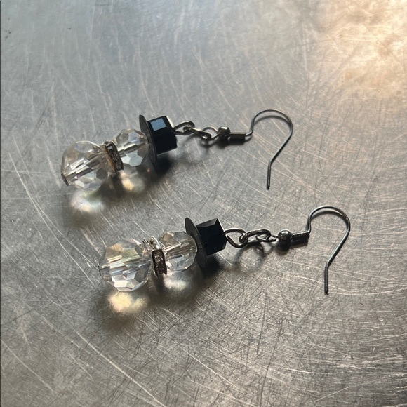Elegant Black and Silver Snowman Dangle Earrings - Picture 4 of 4